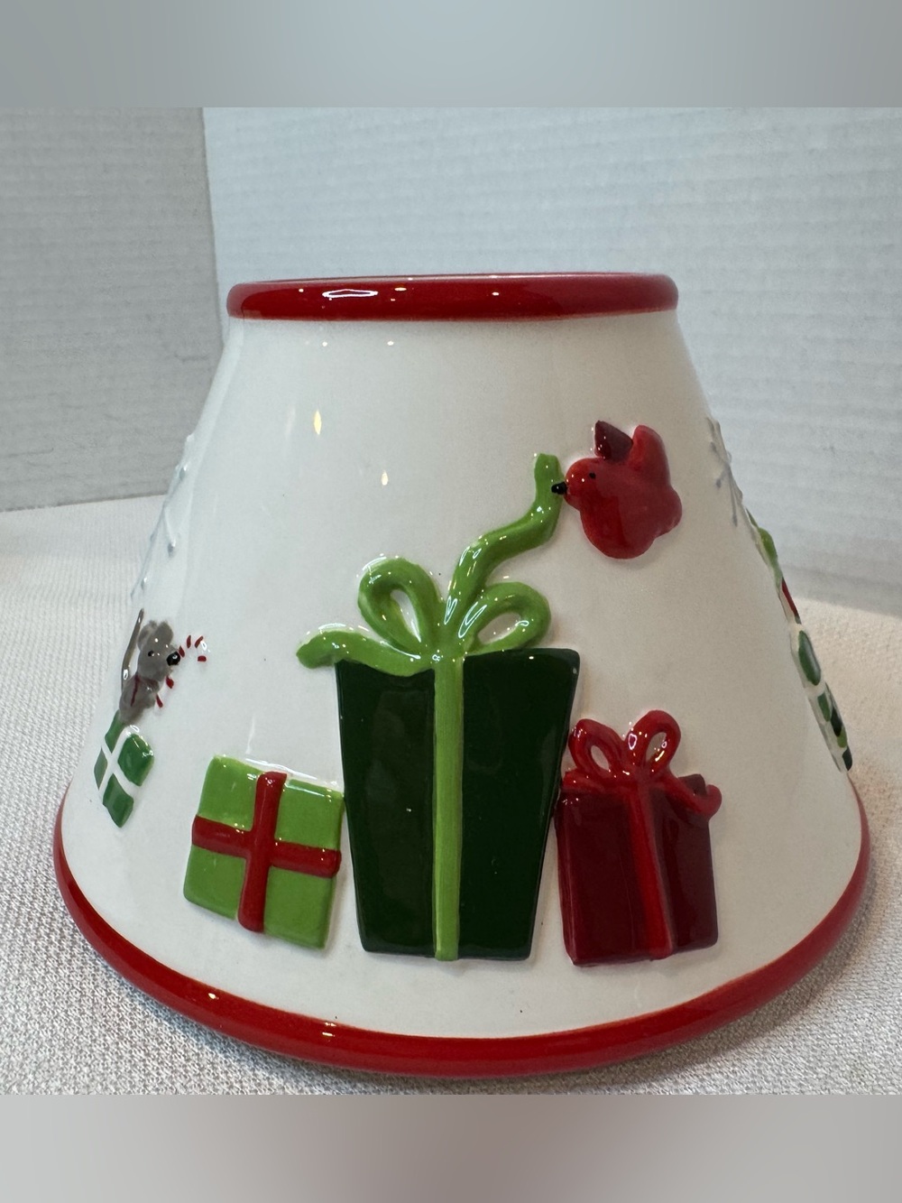 EUC White Barn Candle Co 3D Christmas Themed Ceramic Jar Shade Topper White Red